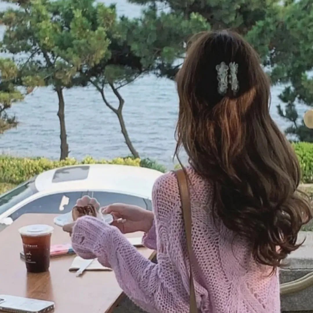 芙烈达·卡萝的自画像 海报